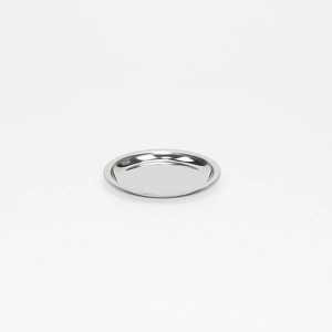 Close-up of a polished 304 stainless steel round saucer with smooth rolled edges