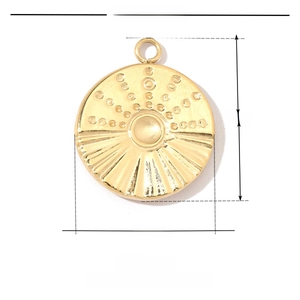Detailed view of gold clover compass pendant dimensions: 18mm high by 15mm wide in stainless steel