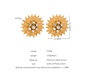 Detail of 14k gold-plated titanium sunflower earrings with cubic zirconia and dimensions