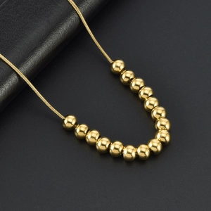 Collier en acier titane plaqué or 18 carats avec quinze perles sur cuir noir