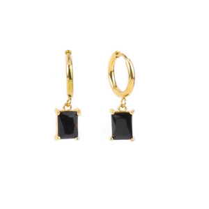 Pendientes dorados con colgante rectangular de piedra negra y engaste de cuatro garras
