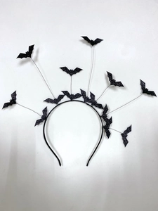 Détail du serre-tête d'Halloween avec chauves-souris noires à paillettes