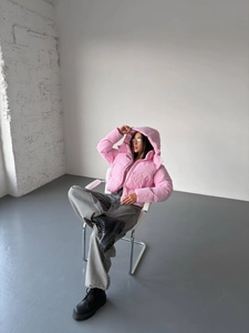 Women's pink hooded puffer jacket with zipper closure and warm thick lining for winter