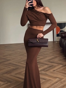 Set 2 pezzi da donna: top corto a spalle scoperte e gonna lunga a sirena marrone scuro
