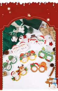 Détail de six paires de lunettes de Noël festives avec divers motifs de dessins animés