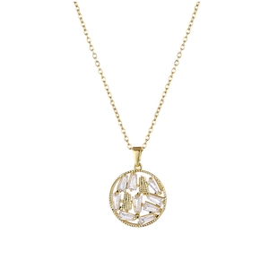 Collana tonda dorata con bordo intrecciato e intarsio di brillanti cristalli di zircone