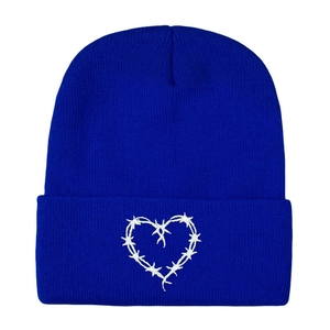 Dunkelblaue Bichota Strickmütze mit weißem Herz-Stacheldraht-Stickerei für den Winter
