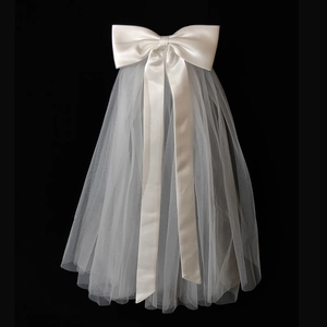 Elegant white bridal bow veil featuring double-layer soft tulle and glossy satin finish
