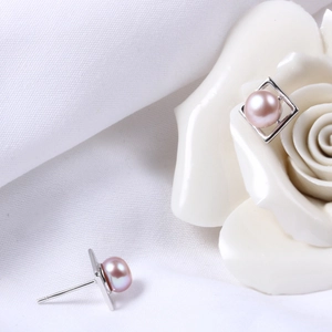 Elegant 925 silver square stud earrings with light pink natural freshwater pearls