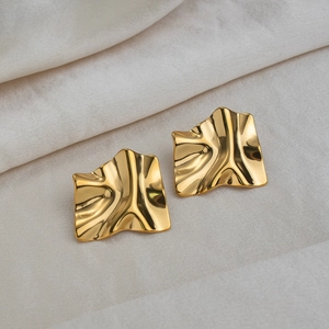 Polished 18K gold-plated stainless steel geometric wrinkled square stud earrings