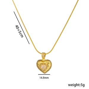 18k gold heart pendant necklace with emerald-cut zircon and textured finish, 40+5cm chain