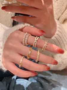Close-up of a 5-piece gold-tone S925 silver ring set with pearls and zircon stones