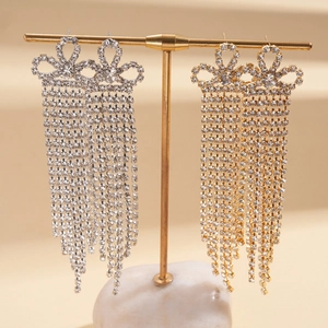 Boucles d'oreilles longues à pampilles étincelantes avec nœud en strass or et argent
