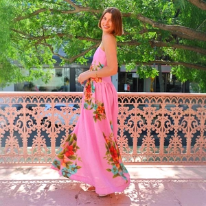 Elegant summer spaghetti strap floral print maxi dress with backless design in pink