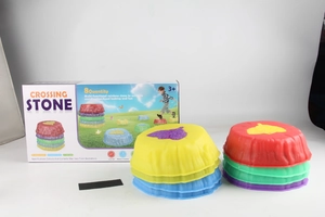 Detailopname van kleurrijke balansstenen met antislip bladtextuur voor kinderen