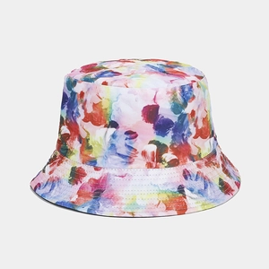Détail de la texture peinture à l'huile et des coutures d'un chapeau réversible