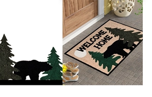 Détail du paillasson Welcome Home avec motif d'ours et de pins sur texture en fibre rustique
