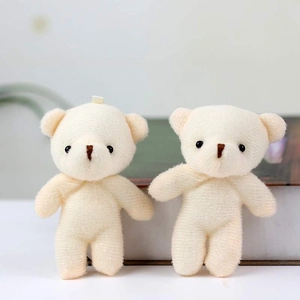 Par de lindos ositos de peluche beige con lazos para colgar en bolsos y regalos