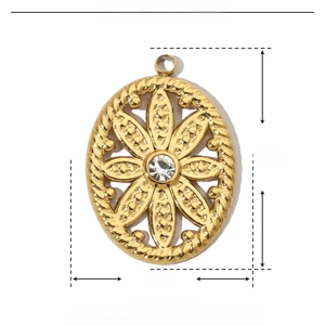 Golden flower pendant in stainless steel with rhinestone including size specifications