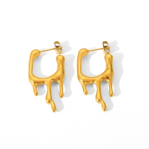 Macro shot of 18K gold irregular lava texture heart earrings in liquid metal style