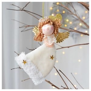 Dettaglio angelo di Natale in peluche con ali dorate e abito bianco decorato con stelle