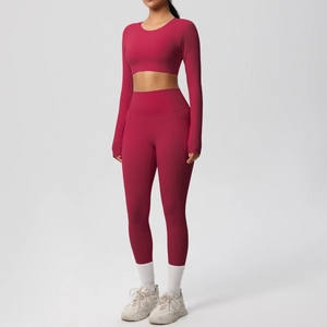Detail of high-waist yoga leggings with side pocket and burgundy sports crop top set
