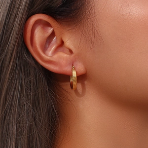 Minimalist 20mm gold plated stainless steel hoop earrings with diagonal striped pattern