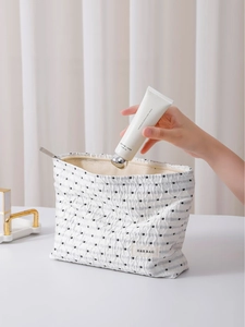 Borsa per cosmetici minimalista in tessuto a pois con cerniera e scomparto interno