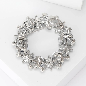 Elegant silver rhinestone wreath brooch for women's suits and fashion accessories