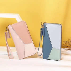Portefeuille long tricolore chic avec dragonne et pompon en rose bleu et vert clair