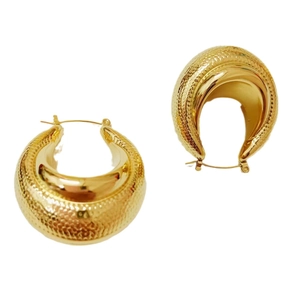 Boucles d'oreilles créoles dorées à l'or 18 carats avec texture nid d'abeille unique