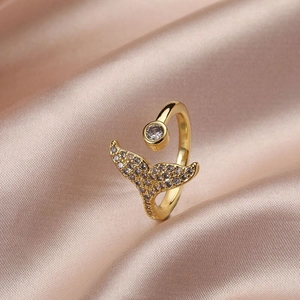 Adjustable gold zircon ring with fishtail pavé and single round stone on champagne silk