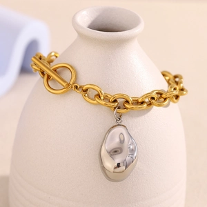 Bracciale a catena spessa placcato oro 18K con ciondolo arachide argento e chiusura T-bar
