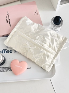 Quilted white waterproof tissue box cover with embossed bow patterns and handle