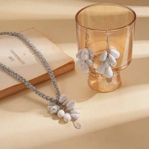 Fashion silver and white acrylic waterdrop tassel jewelry set with necklace and earrings