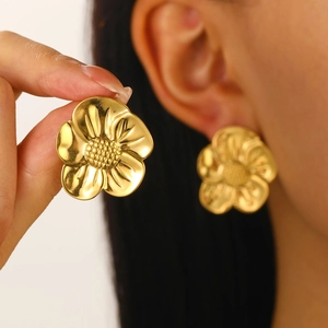 Close-up of model wearing gold flower earrings made of high-quality stainless steel