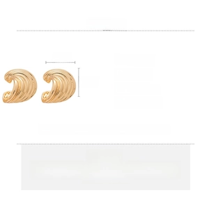 Size chart and specifications for gold C-shaped wavy earrings with alloy material