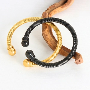 Set di bracciali a filo intrecciato oro e nero con terminali a sfera liscia