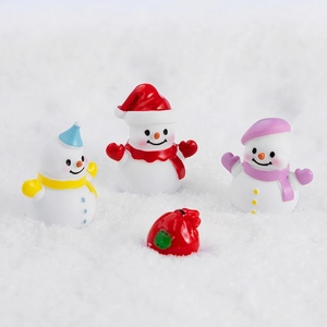 Mini figurine di pupazzi di neve in resina colorata per decorazioni micro paesaggio