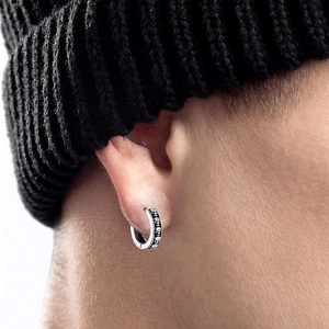 Retro-Punk-Ohrring mit Totenkopf-Prägung in Vintage-Silberoptik für den Streetstyle