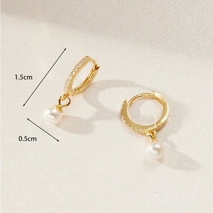 Detailed close-up showing the precise 1.5cm dimension of gold pearl earrings