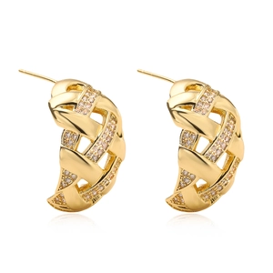 Orecchini a lobo a C intrecciati placcati oro 18K con accenti in zircone scintillante