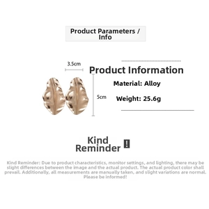 Irregular leaf-shaped earrings in rose gold with hammer texture, size 3.5cm x 5.0cm