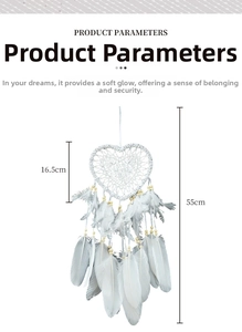 Detail view of heart-shaped dreamcatcher with dimensions: 16.5cm width and 55cm length