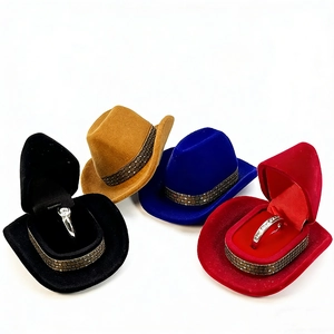 Fluwelen cowboyhoed ringendoos set in zwart bruin blauw en rood met lovertjes decor