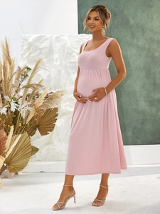 Elegant sleeveless pink ribbed maternity dress with high waist and pleated details