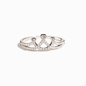 Elegant s925 silver crown ring with sparkling zircon stones in a minimalist royal style