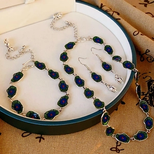 Exquisite cloisonne enamel jewelry set with necklace and bracelet in a gift box