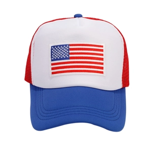 Klassisches USA-Trucker-Cap mit atmungsaktivem rotem Netz und marineblauem Schirm
