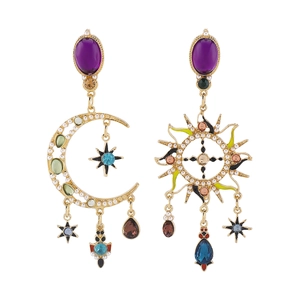 Orecchini asimmetrici sole e luna in oro vintage con pietre viola e perle